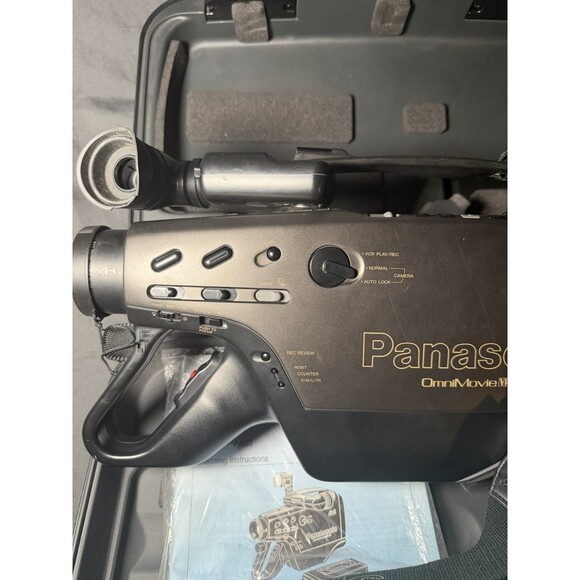 Vintage Panasonic Omnimovie VHS Camcorder with Manual AFx8 PV-704 Tested - Picture 3 of 7